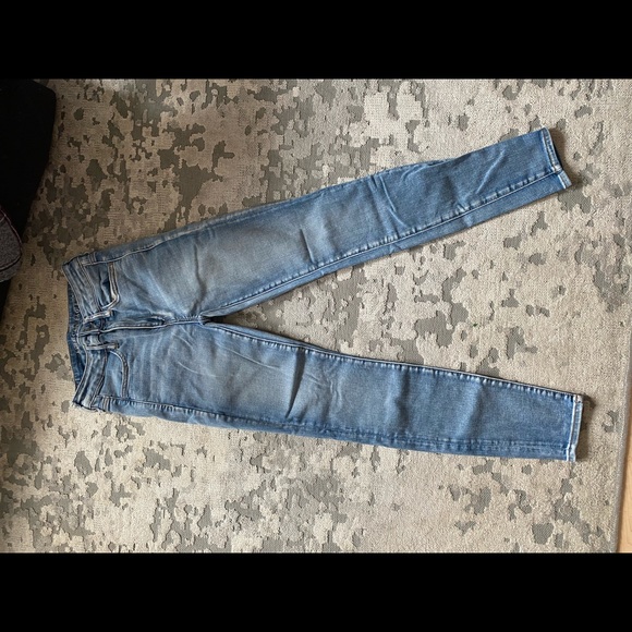 American Eagle Light Wash Stretch Skinny Jeans - Picture 4 of 4